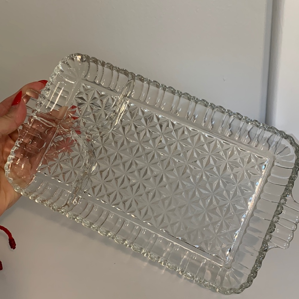 Vintage cut glass tray

Perfect to hold trinkets, bathroom decor, kitchen